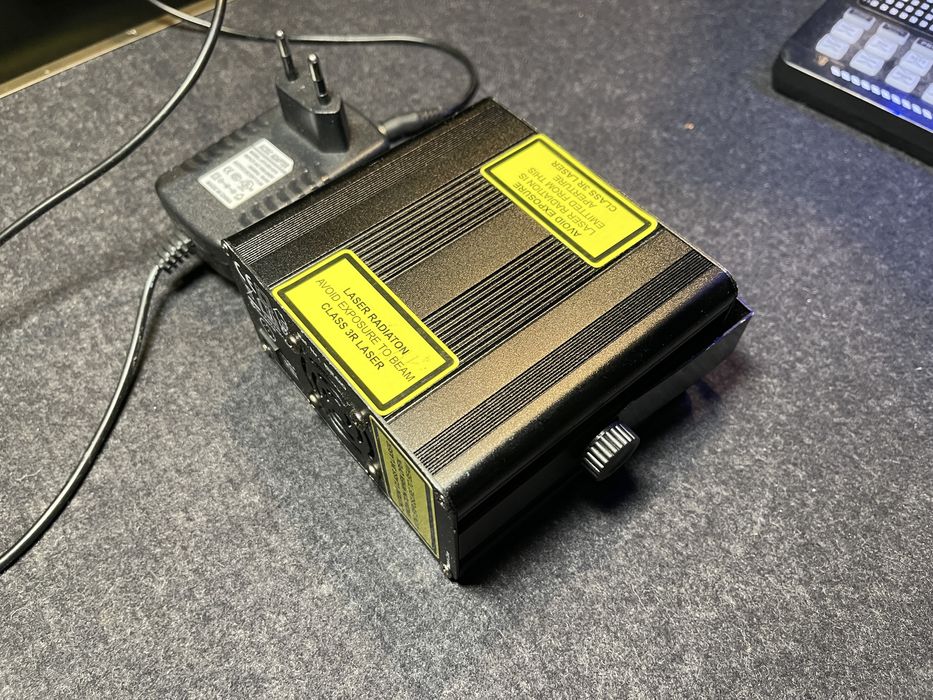 Lader dyskitekowy Beamz Acrux Quatro RGBW