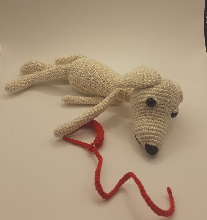 Cão labrador golden retrivier em crochet