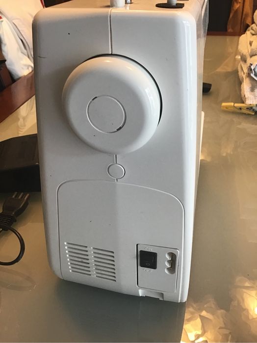 Máquina de costura Elna 1000 fun