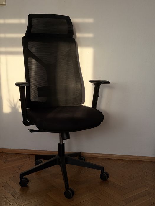 Fotel Biurowy Obrotowy Bern Czarny