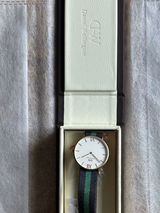 Годинник Daniel Wellington, новий