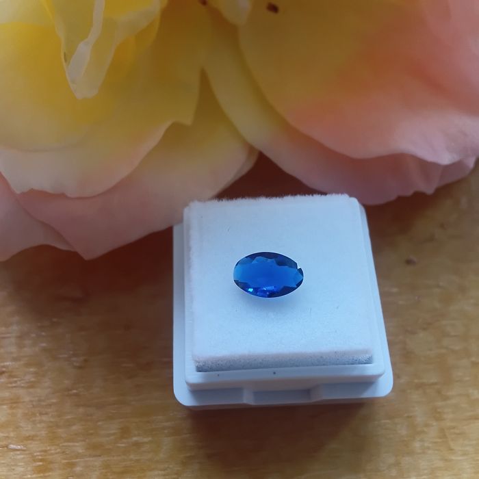 Safira Natural com Certificado  0.35 ct  5.95 x 3.85 mm