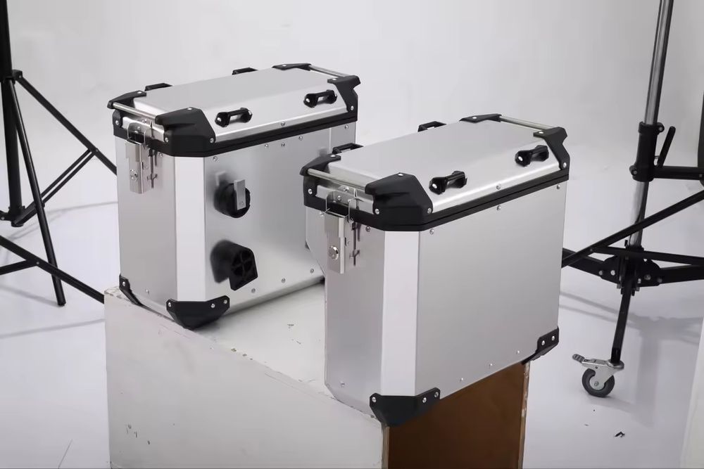 (NOVO) Malas Laterais + Top Case Alumínio/Pretas CF Moto 700ADV