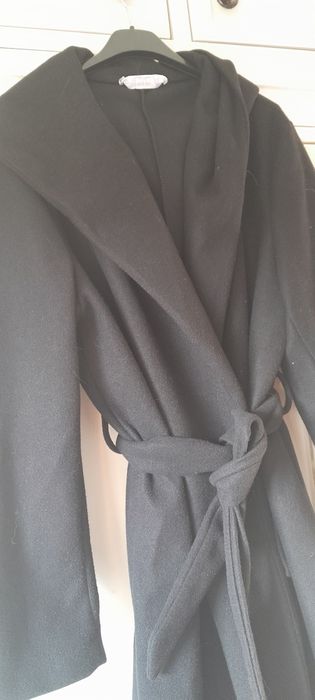 Casaco comprido com capuz estilo robe
