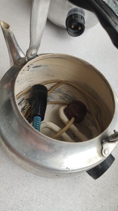 Продам практически новый и б/у электрочайник, кипятильник.