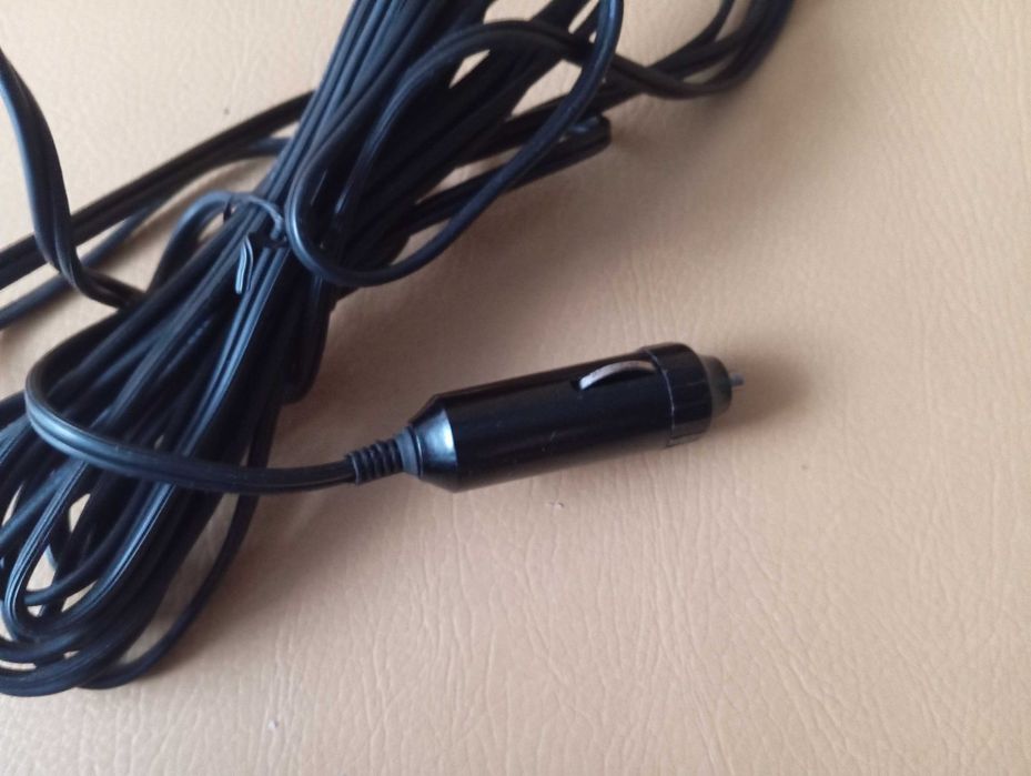 Aspirador de carro Lervia. Com marcas de uso, mas a funcionar.