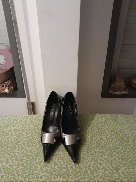 Vendo Sapatos de Senhora muito bonitos como novos