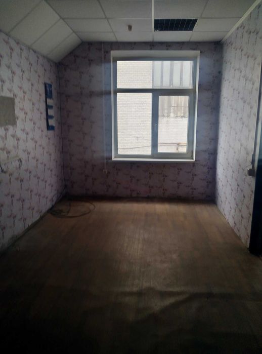 Недорога оренда 2-го поверху у зручному місці під бізнес  офіс  студію