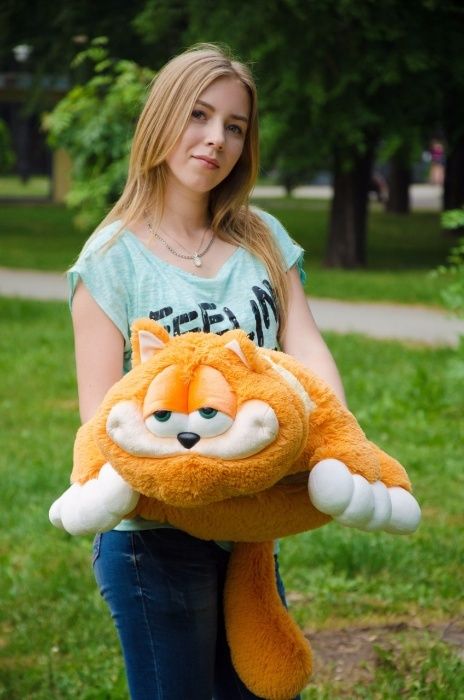 Великий м'який і дуже чарівний кіт Гарфілд.