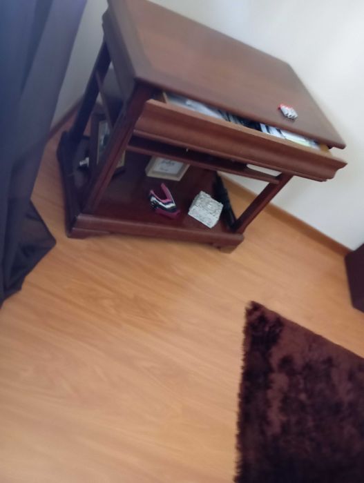 Mesa para televisão em cerejeira