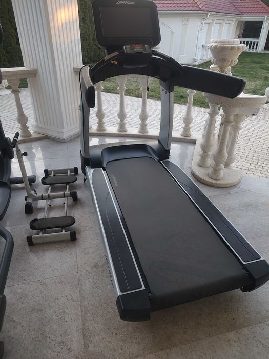 Бігова доріжка Life Fitness 95T Elevation (Discover SE)