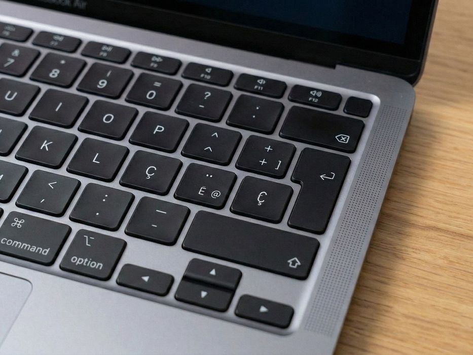 MacBook Air 13" (2020) M1 - Como Novo (Sempre usado como Desktop)