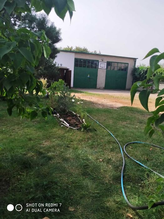 Wynajmę wysoki garaż na 2 auta z miejscami  parkingowymi