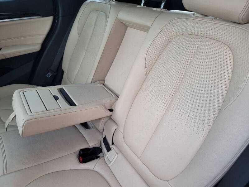 2016    BMW    X1