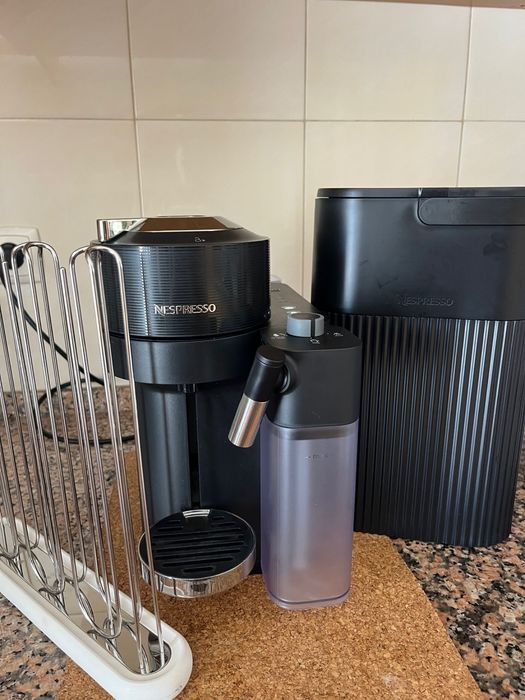 Nespresso Vertuo Lattissima black