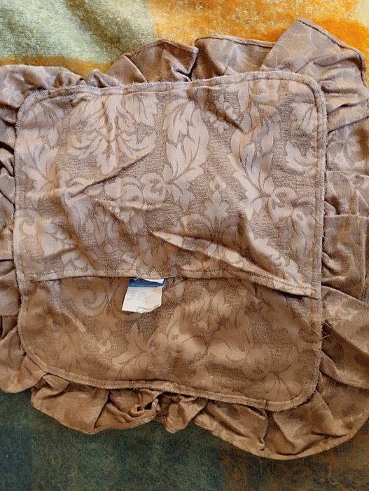 Наволочки коричневі, нові.