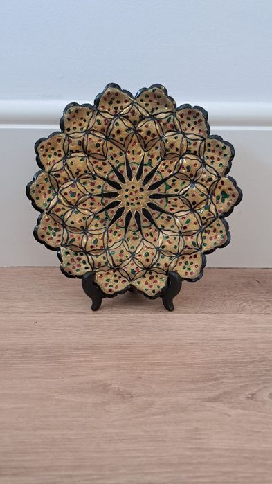 Prato decorativo de latão esmaltado à mão 20cm de diâmetro