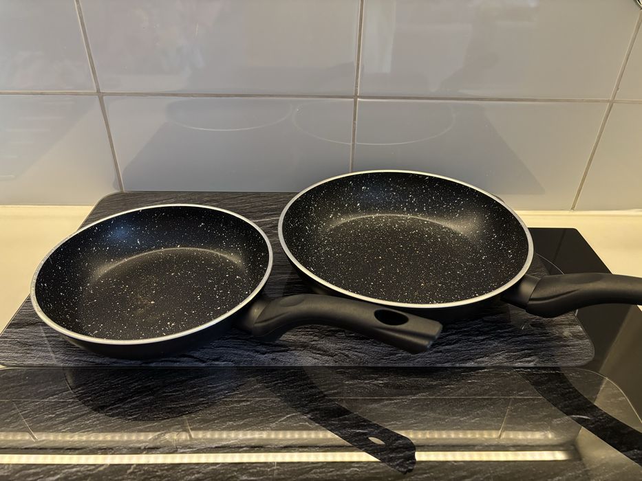 Conjunto de 2 Frigideiras Antiaderentes – Excelente Estado!