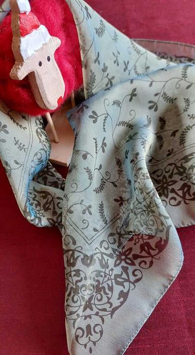 Apaszka mieniąca się odcieniami zieleni 52x52