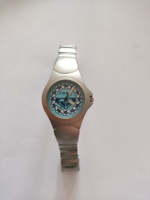 Zegarek Roxy ze stalową bransoletą, niebieski cyferblat