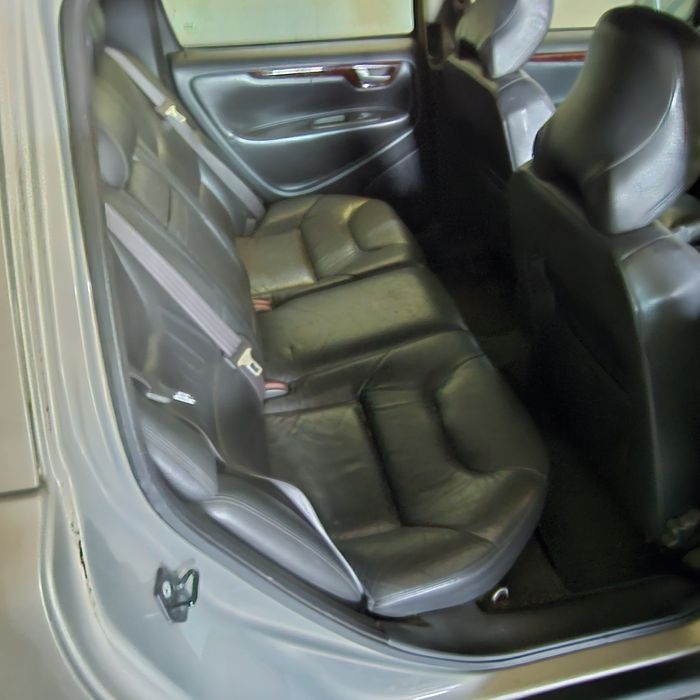 Volvo T5 V70 em estado original