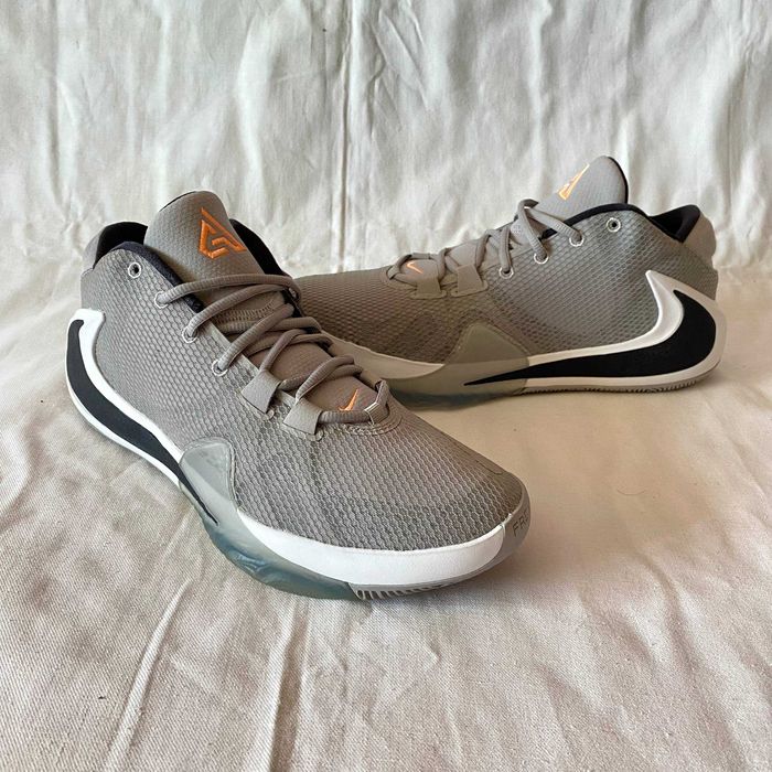 кросівки баскетбольні Nike Zoom Freak 1 (р. 44.5)