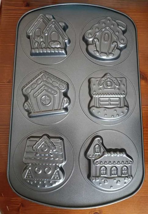 Tabuleiro com 6 moldes de casas