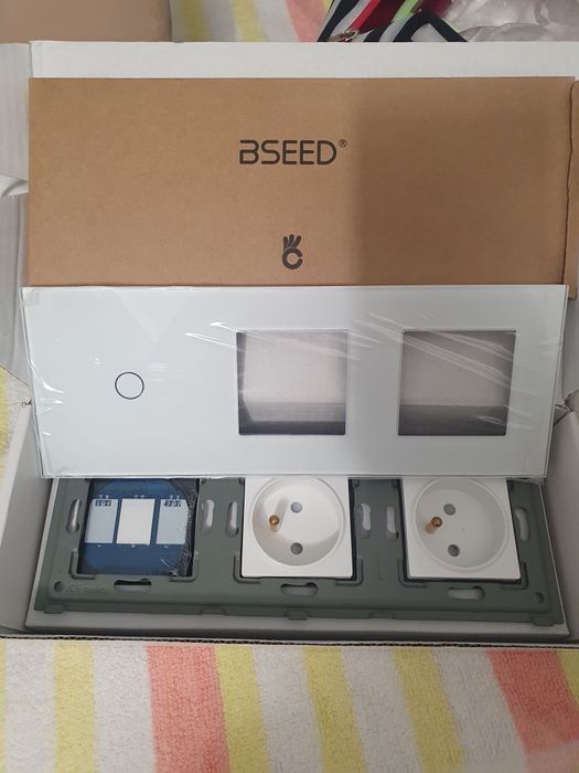 Włącznik dotykowy +2 gniazdka Nowy