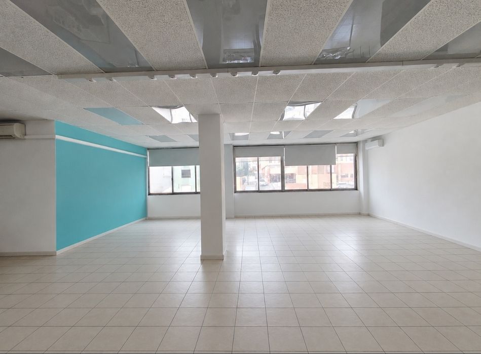 Loja com 520 m² | Alto dos Moinhos | A 300 m do Hospital Lusíadas | 3 Estacionamentos