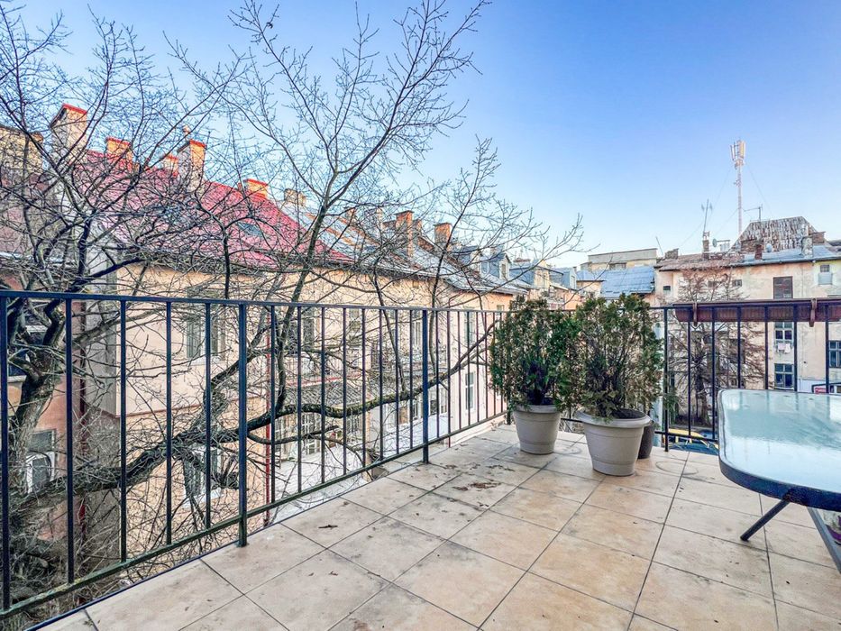 !БЕЗ КОМІСІЇ 3-кімнатна квартира з терасами у ближньому  центрі Львова