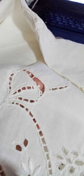 Toalha quadrada bordado Ilha Madeira com 82 cm de lado