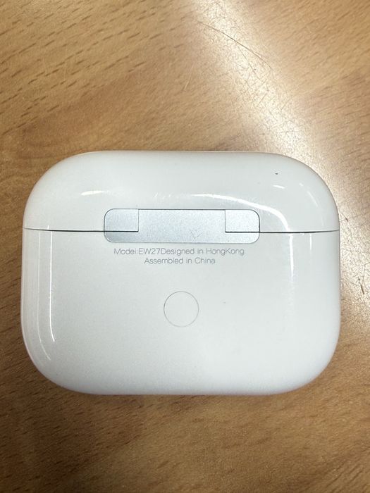 Ipod Pro AirPods Pro com cancelamento de ruído ativo (ANC). Produto novo, com ótima qualidade de som e bom desempenho em chamadas.