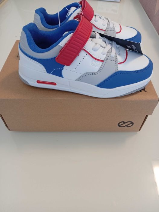 2 pares de sapatilhas novas de menino