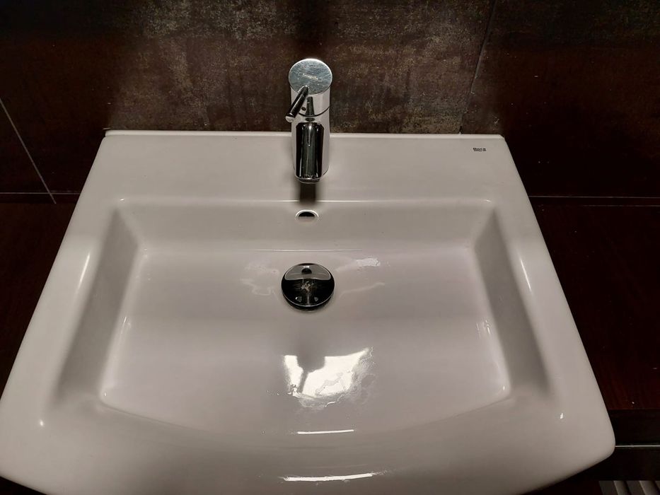 Umywalka  ROCA, plus bateria hansgrohe