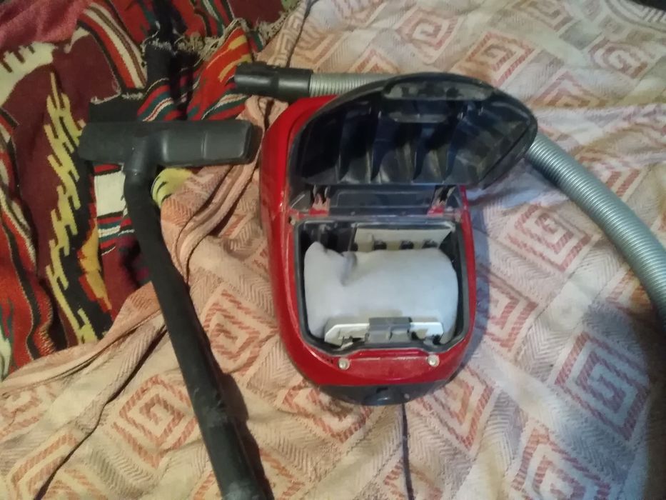 Пылесос в рабочем состоянии.