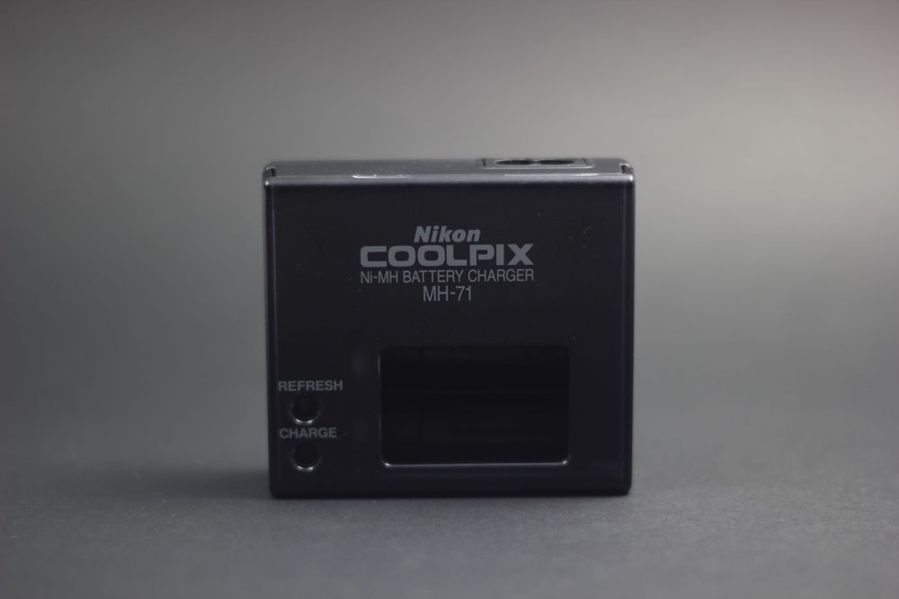 Nikon CoolPix Carregador MH-71