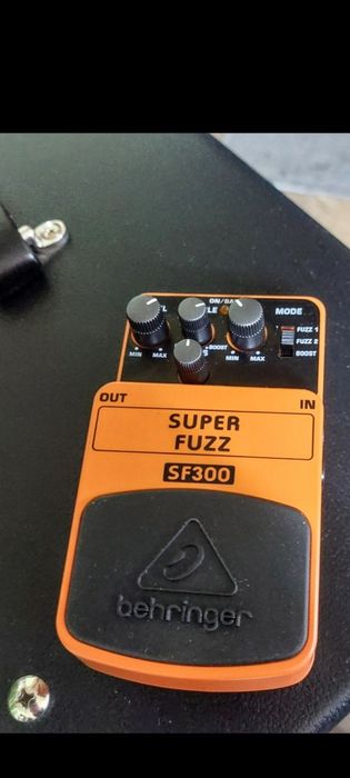 Super FUZZ Behfringer do gitary