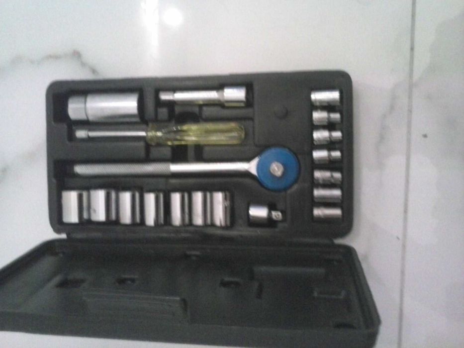 Zestaw kluczy samochodowych