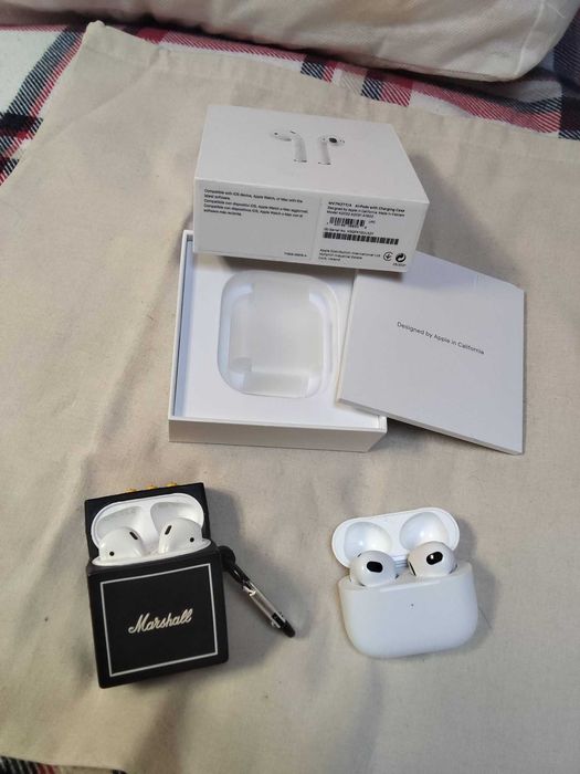 2 Dois Apple Airpods - 1 Apple Airpods 2 e 1 Apple Airpods 3 - com as respectivas caixas de Carregamento Originais