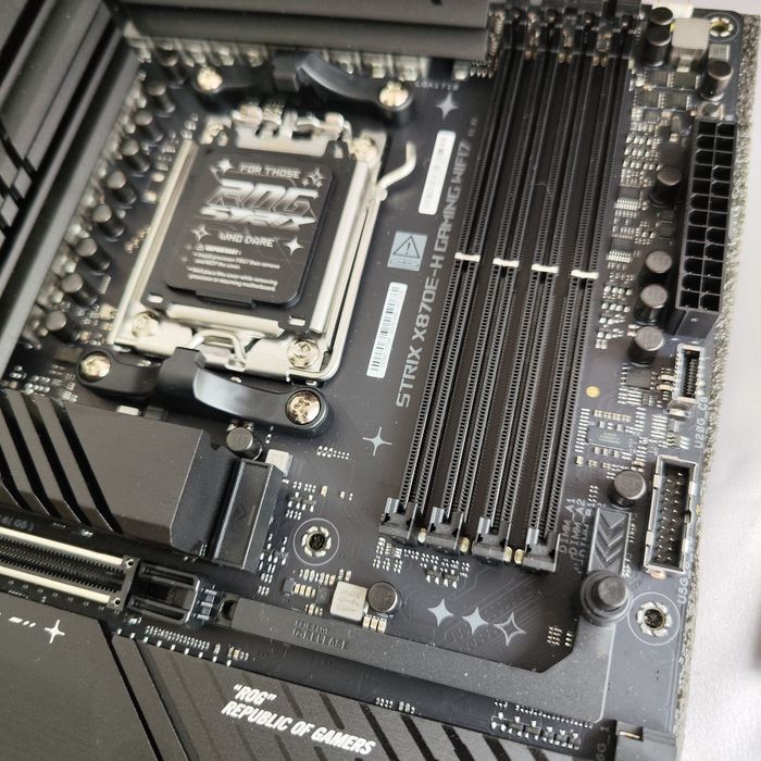 Asus X870E-H gaming WI-FI 7, Ryzen 7800x3D