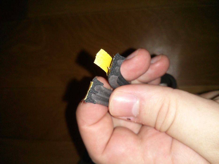 Уплотнитель самоклеющийся для окон, дверей; профиль E