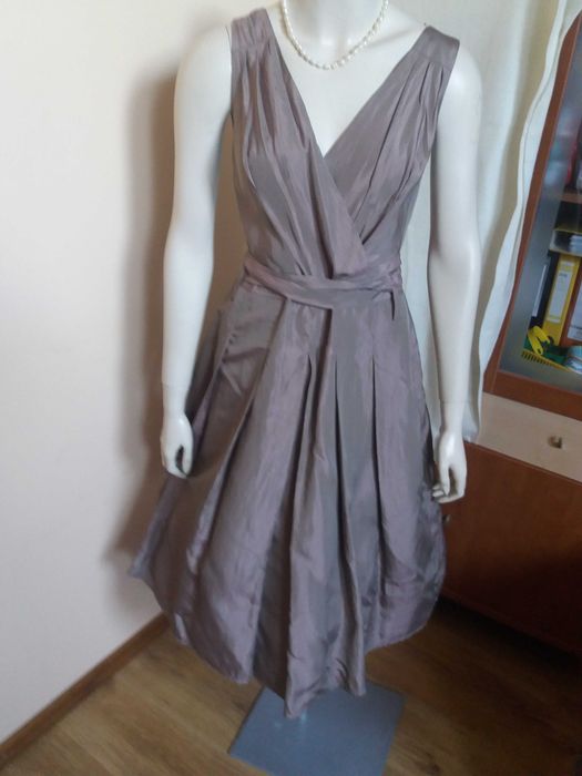 Sukienka z mieniącej się tafty GEORGE