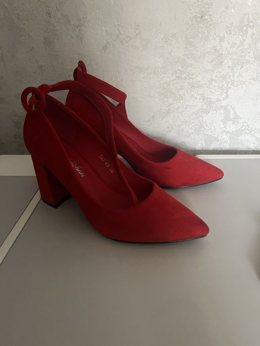 Туфлі жіночі…..36р