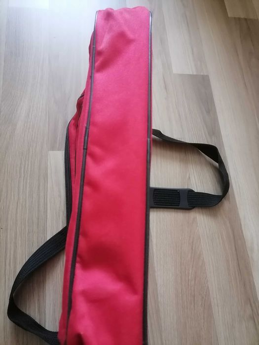 Czerwona torba na laptopa