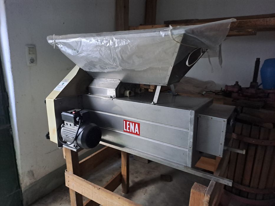 Esmagadora-Desengaçadora de Uvas Elétrica LENA (Inox) – Usada