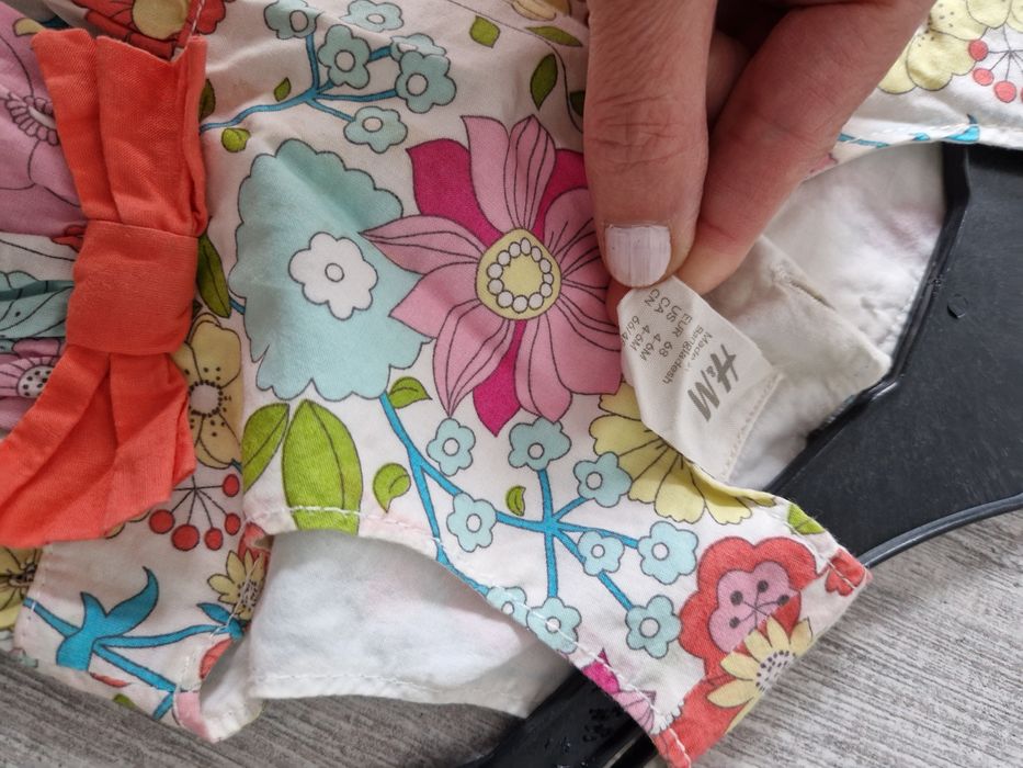 Sukieneczka niemowlęca w kwiatki H&M rozm 68