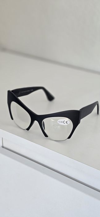Okulary plus 3,5 czarne kocie