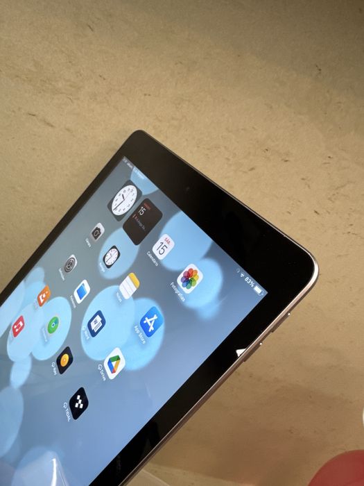 iPad 5th Generation 32GB Wi-Fi, Excellent Condition64354207200129124