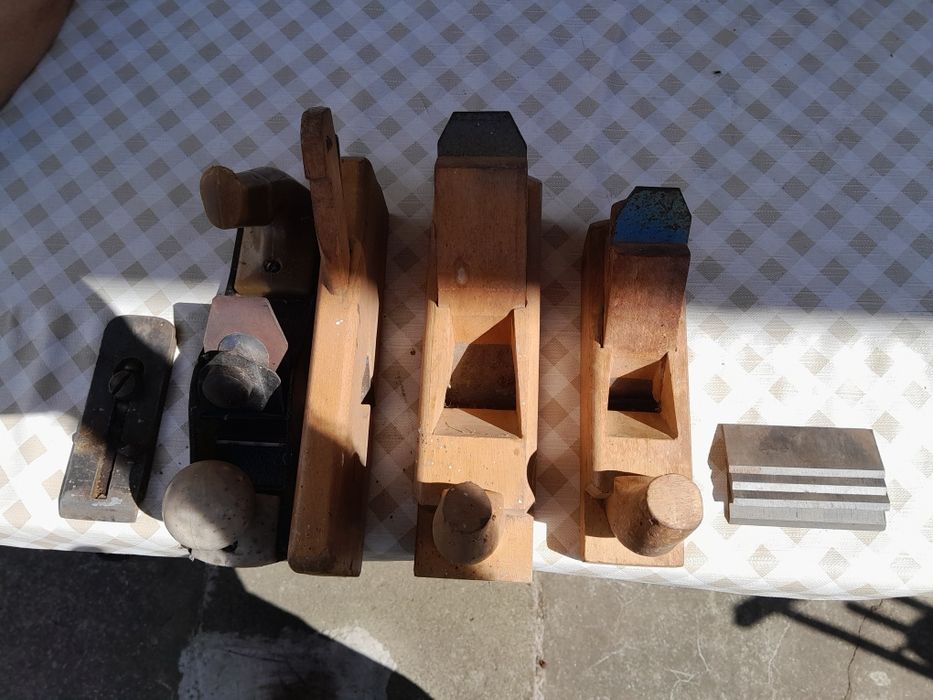 Zabytkowe narzędzia mechaniczne i ręczne stolarskie