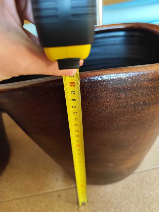 Conjunto dois vasos castanho